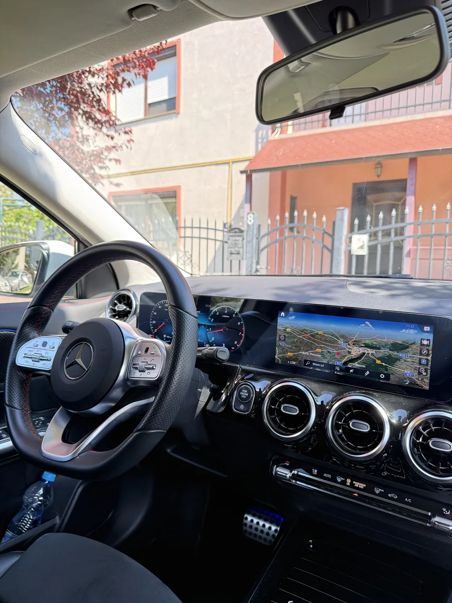 Beli Mercedes Benz H264 GLC 2020 — ažuriranje mapa u NB Coding radionici